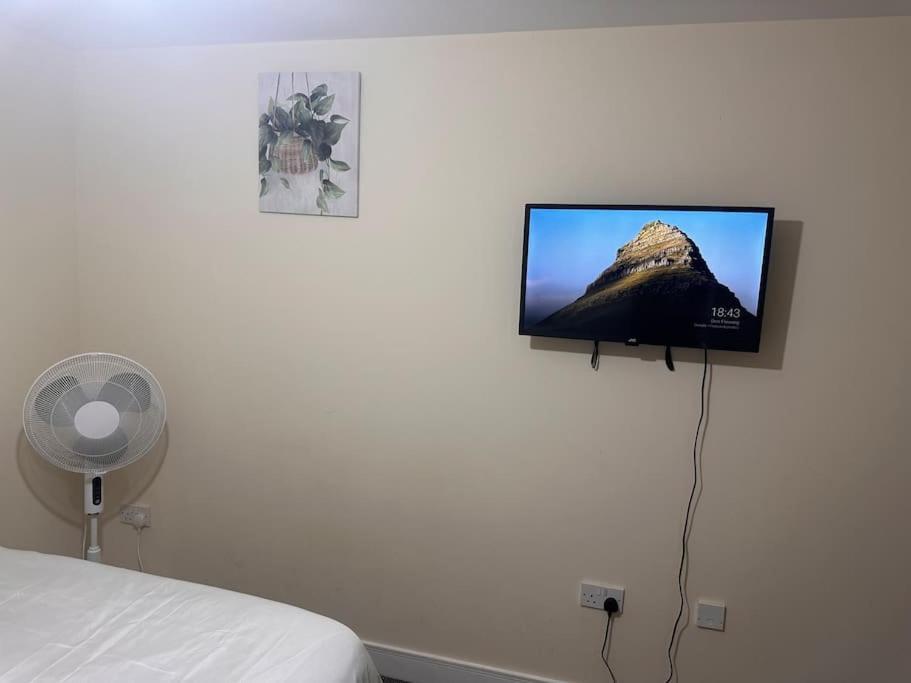 Justalf Facilities-Spacious 2-Bed Apartment In Thamesmead, Greenwich Лондон Экстерьер фото